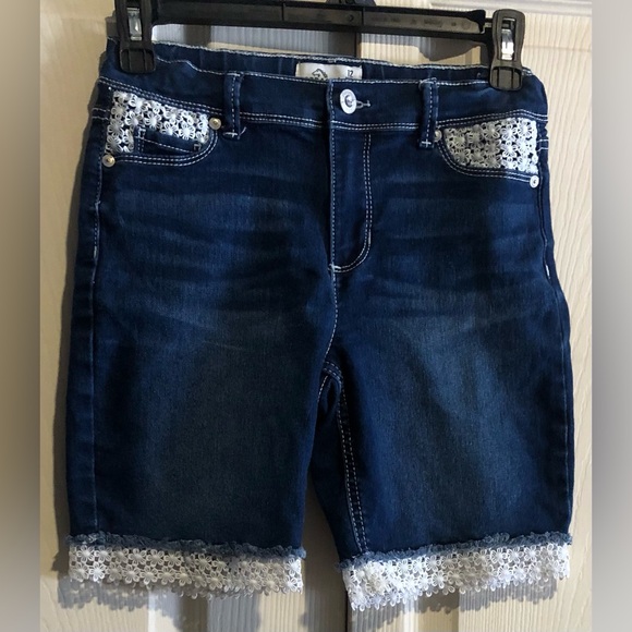 Girls Jordache Shorts with White Lace Trim, Dark Wash Denim Size 12 - Picture 1 of 10